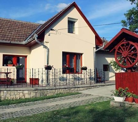 Zempleni Vendeghaz Hotel Erdőbénye Buitenkant foto